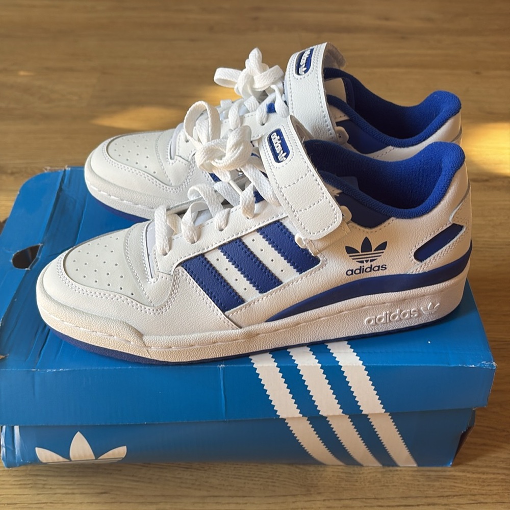 Adidas Originals Forum Low Men’s 7 or Women’s 8.5